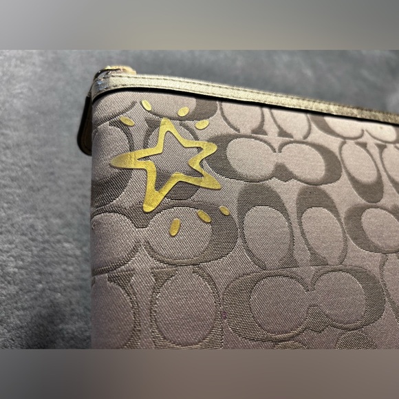 Coach Poppy Monogram iPad / Tablet Protective Sleeve - Picture 6 of 13